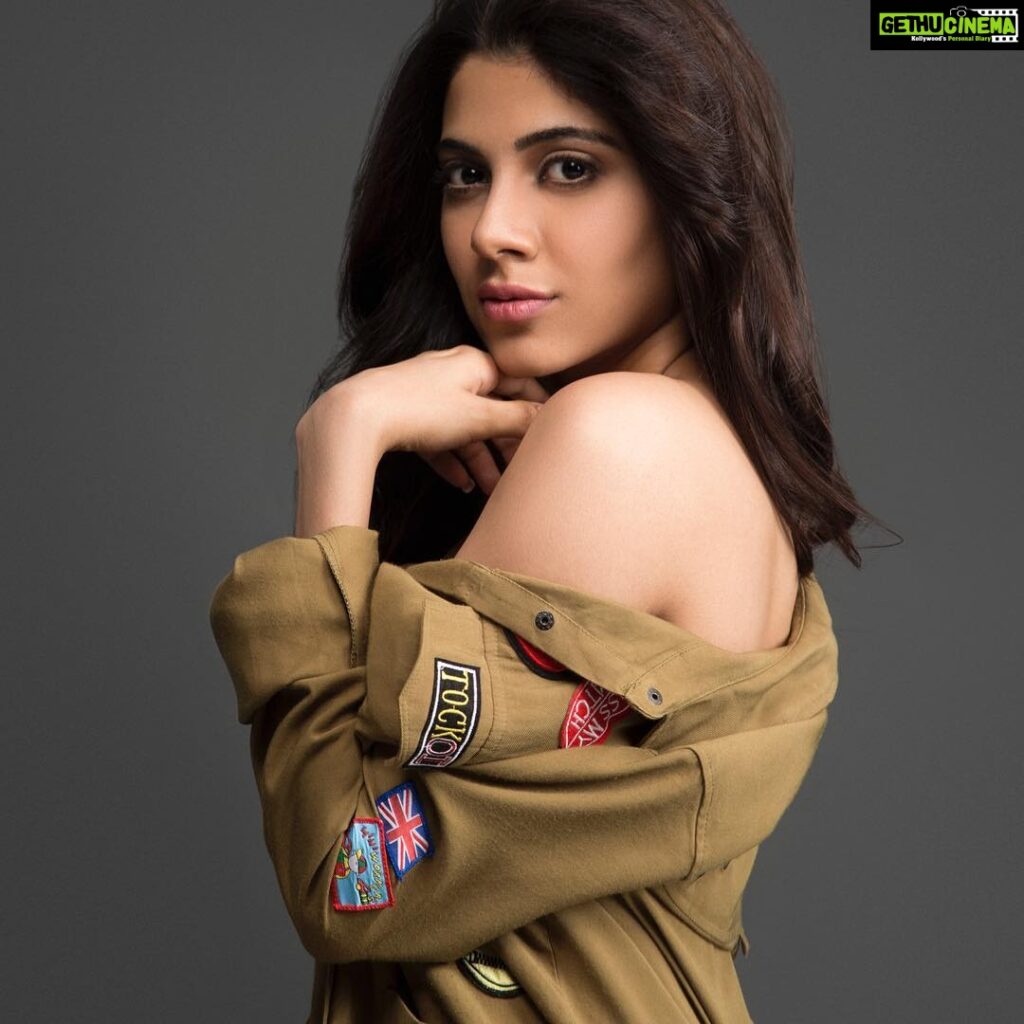 Nikki Tamboli Police officer
