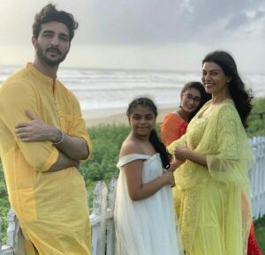 Rohman Shawl with his girlfriend Sushmita Sen and her daughters