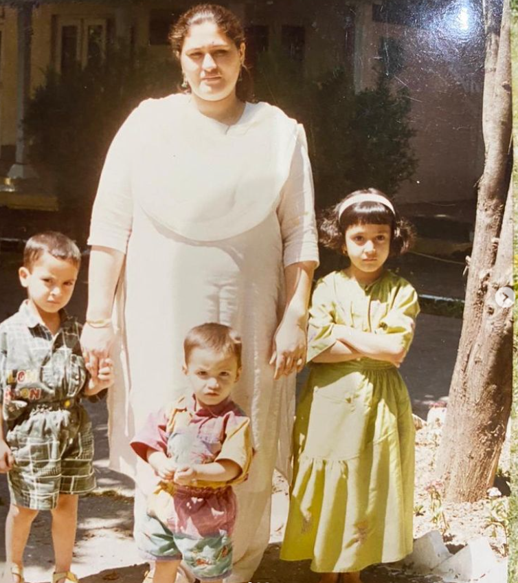 Asim Riaz Childhood