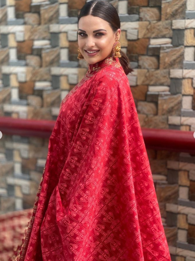 Red Dress of Miss Khurana