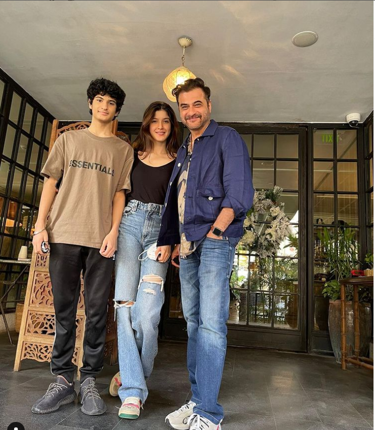 Shanaya with father and brother