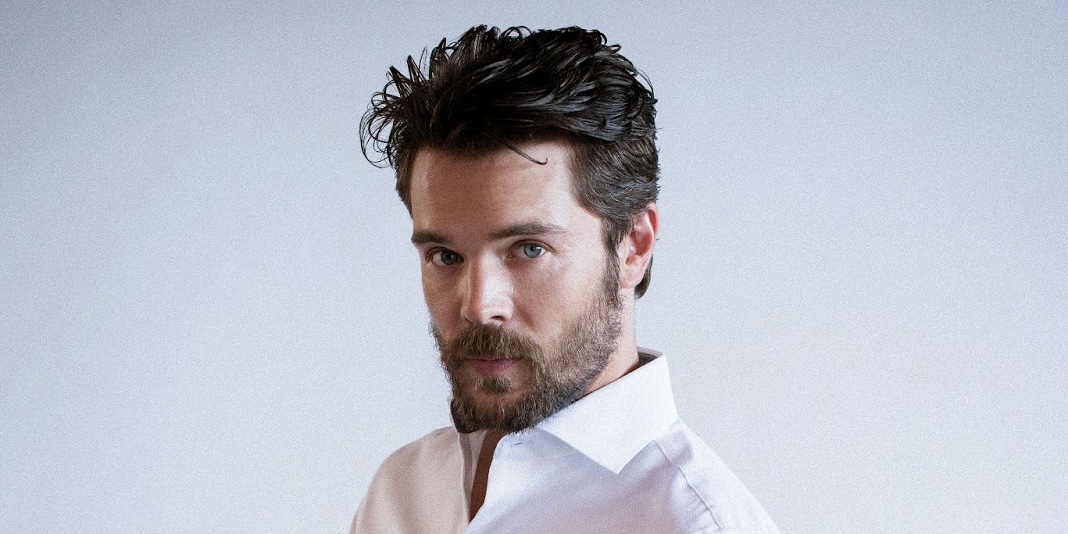 Charlie Weber - Biography, Facts & Life Story - BigNameBio